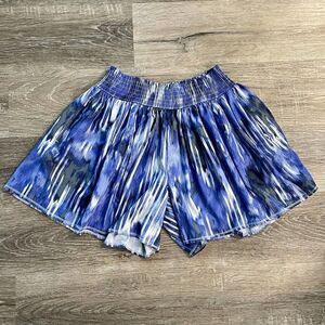 Athleta Blue Patterned Women Shorts